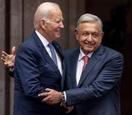 El presidente de Estados Unidos, Joe Biden, es recibido por el presidente de México, Andrés Manuel López Obrador, a su llegada al Palacio Nacional en Ciudad de México, México, el lunes 9 de enero de 2023.