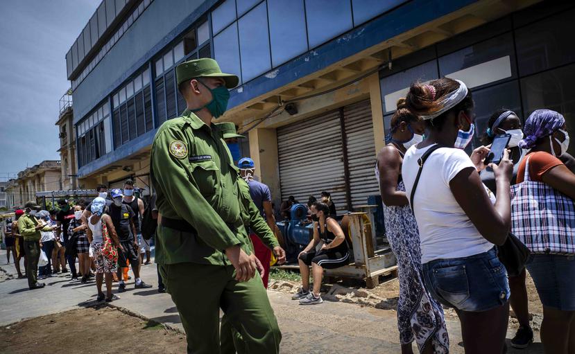 En esta semana que concluye hoy Cuba ha acumulado 59 casos positivos, 176 altas y dos muertes, mientras que en el último reporte se informó que sólo hay tres casos graves y no hay pacientes críticos. (AP / Ramón Espinosa)