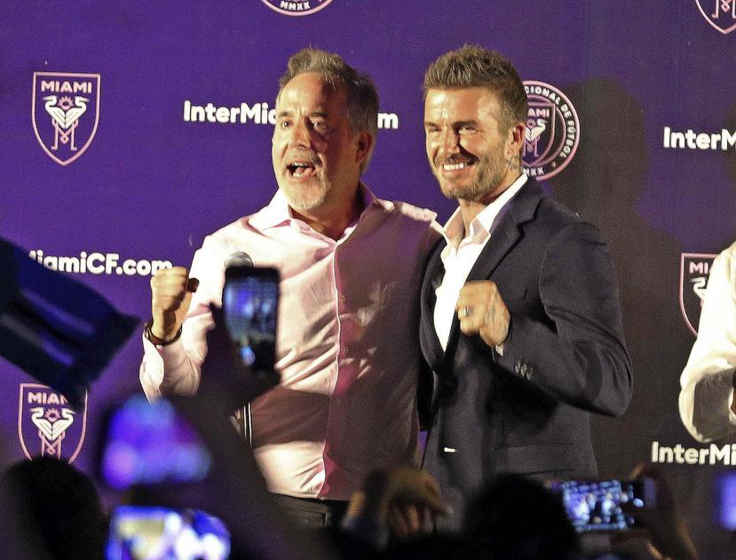 Jorge Mas y David Beckham festejan en Coral Gables, luego que los votantes en Miami aprobaron que la ciudad negocie un acuerdo para otorgar terrenos para un estadio de fútbol. (AP)