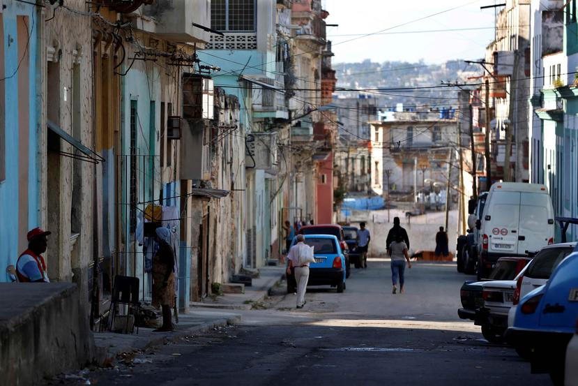 Fotografía de una calle este sábado en un barrio de La Habana (Cuba). (Agencia EFE)