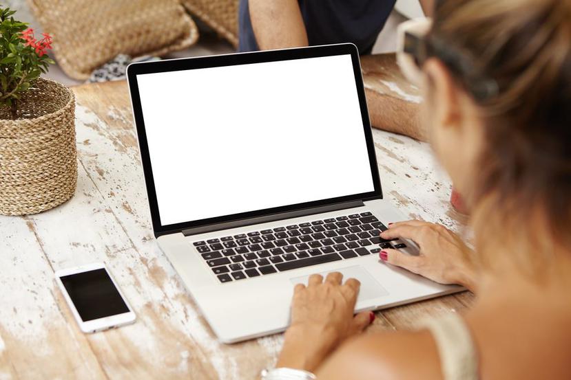 Con esta serie de recomendaciones puedes mejorar tu privacidad al estar en línea. (Shutterstock)