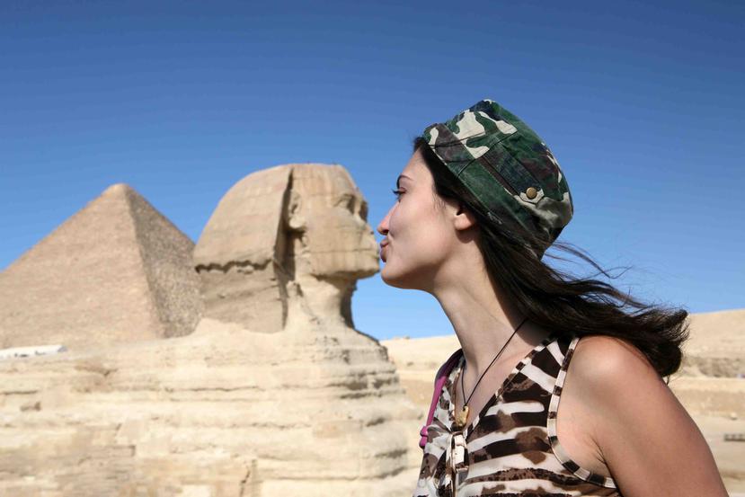 Besito a la Esfinge, en las Pirámides de Giza, ¿por qué no? (Foto: Shutterstock.com)