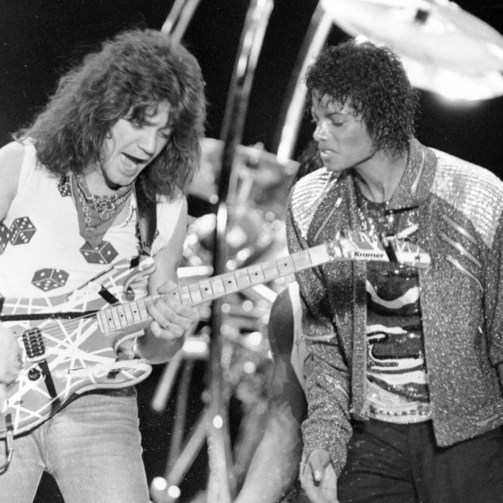Eddie Van Halen fue el autor del explosivo solo de guitarra de la canción "Beat It" de Michael Jackson, derecha.