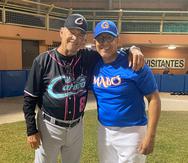 Mako Oliveras, a la izquierda, y Lino Rivera son dos de los dirigentes más exitosos en el béisbol profesional. Ahora se enfrentan en la Doble A, Oliveras con Cataño y Rivera con Guaynabo.