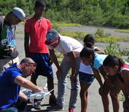 Jóvenes de la comunidad Las Mareas aprendieron a manejar  aeronaves no tripuladas durante la confección de un documental como parte del proyecto educativo. (Suministrada)
