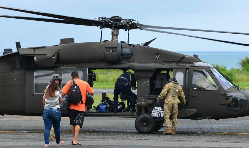 El bebé fue transportado en helicóptero por la Guardia Nacional hacia la isla grande.