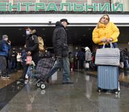 Ciudadanos en la estación Central de Kiev, este jueves. EFE/EPA/STRINGER
