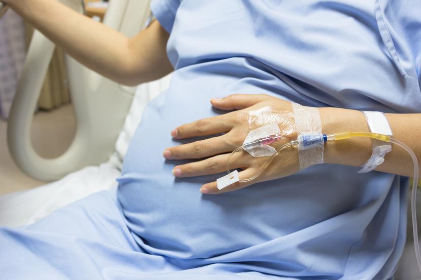 Se estima que en Puerto Rico hay unos 70 obstetras- ginecólogos practicando la obstetricia, rama de la medicina que se encarga de atender a mujeres durante el embarazo y parto.