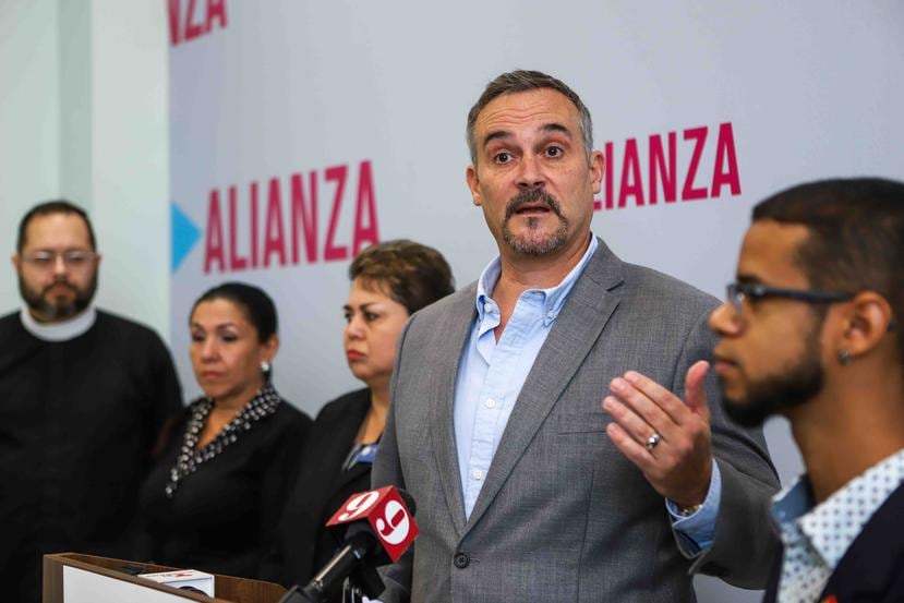 Marcos Vilar (centro), de la organización Alianza for Progress, dijo que Donald Trump y su administración le han mentido reiteradamente a los puertorriqueños.
