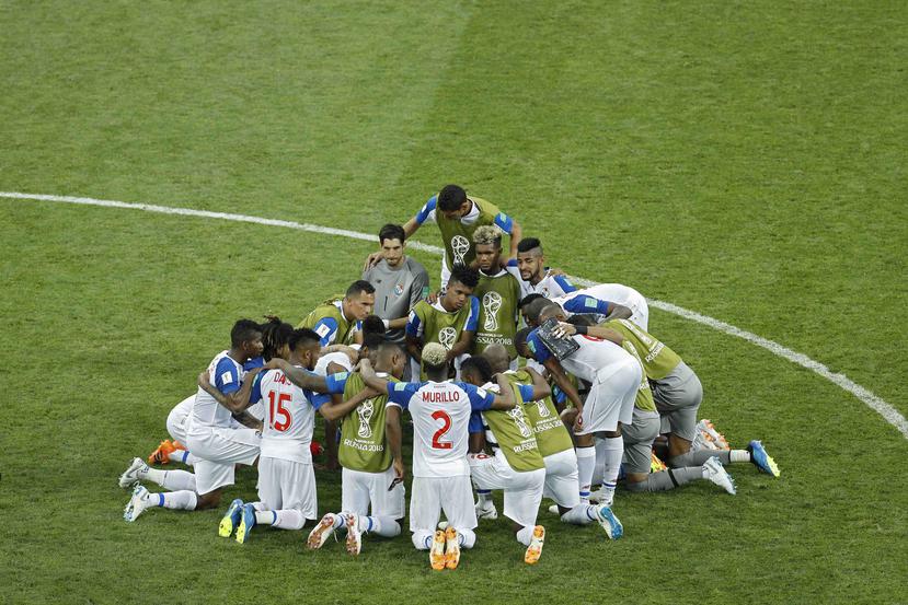 Los jugadores de Panamá al final del partido que perdieron 3-0 ante Bélgica por el Grupo G del Mundial. (AP)