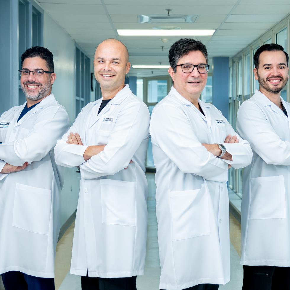 De izquierda a derecha: Dr. Helder Hernández, Dr. José Román, Dr. Ernesto Soltero y Dr. Omar Torres.