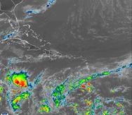 Imagen infrarroja del satélite que muestra una ondulación de humedad tropical que comienza a entrar al Caribe desde el norte de América del Sur.