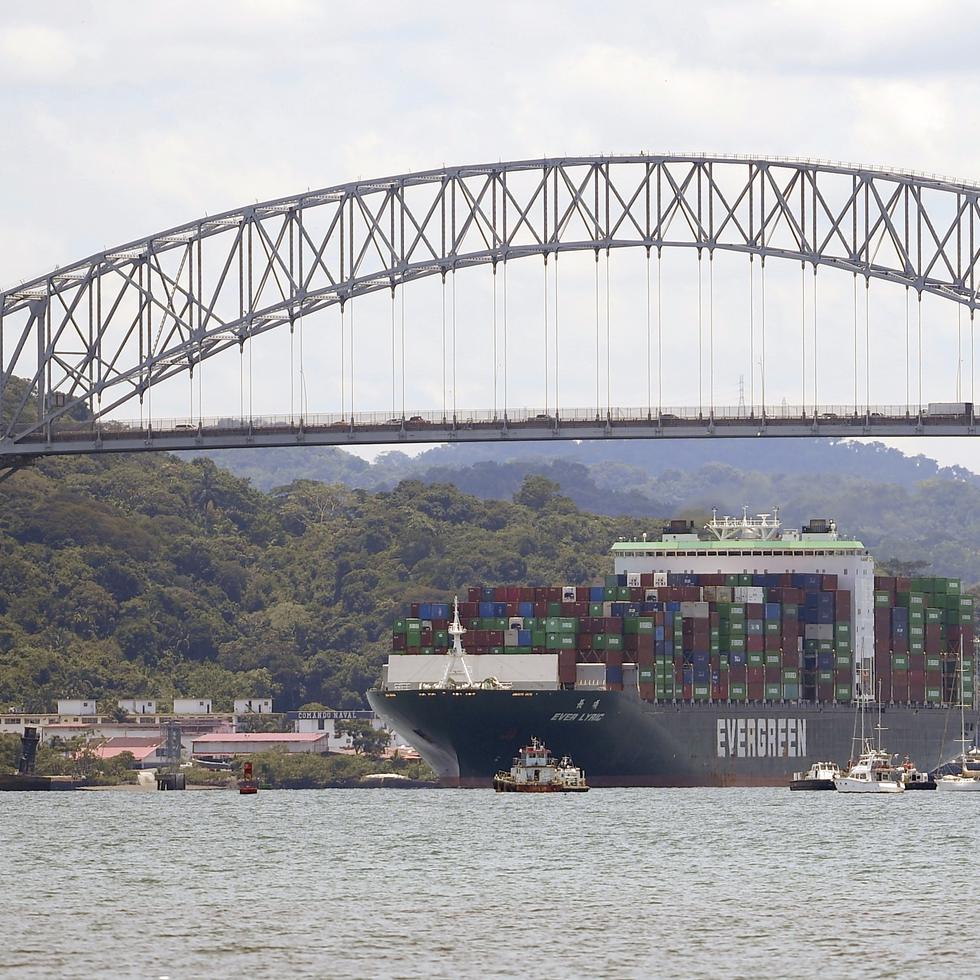 El Canal de Panamá, una de las principales rutas marítimas del comercio mundial, es administrado desde el 31 de diciembre de 1999 por Panamá, al que Estados Unidos transfirió el control en esa fecha de acuerdo con los tratados Torrijos-Carter de 1977.