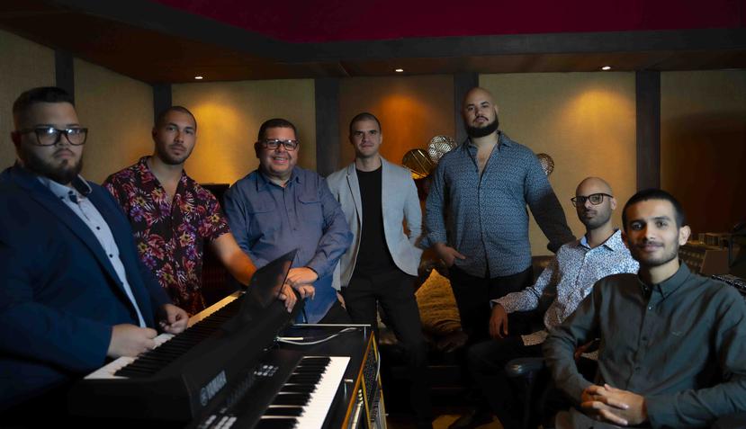 Julito Alvarado junto a los ocho músicos que participaron del proyecto. (Suministrada)
