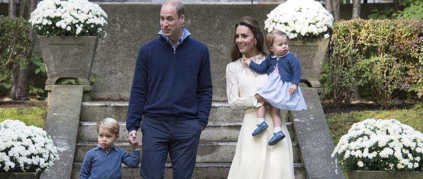 El anuncio fue toda una sorpresa ya que había pocos indicios de que la esposa de William, antes Kate Middleton, estuviese embarazada.