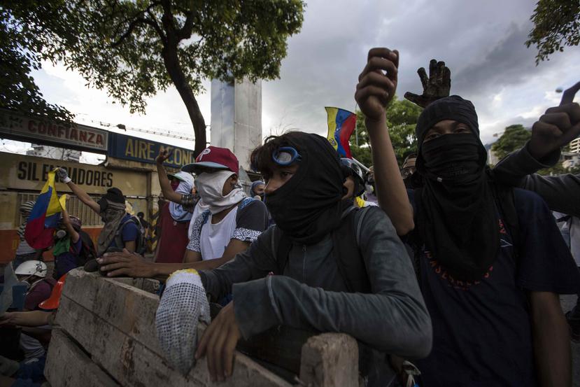 Los disturbios callejeros en Venezuela han dejado un promedio de una muerte por día. (EFE)