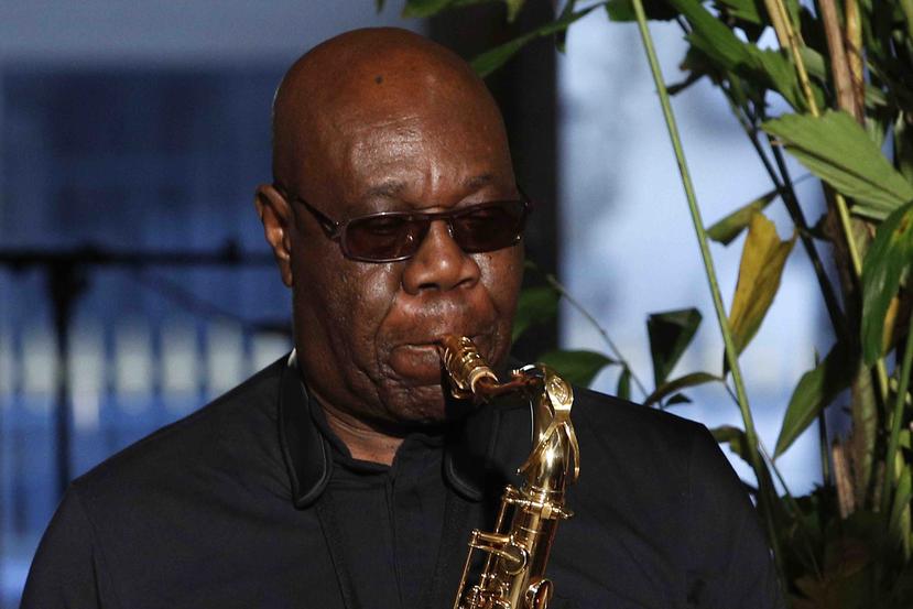 El saxofonista Manu Dibango. (AP)