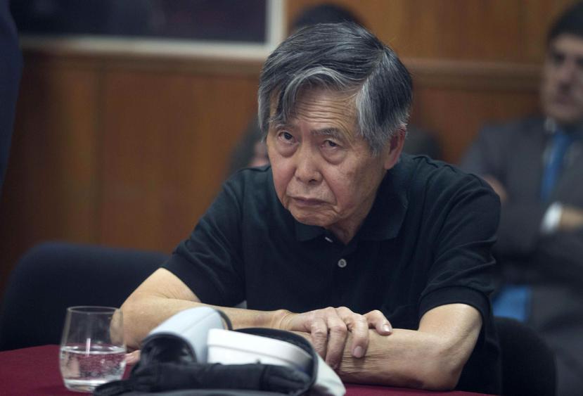 Alberto Fujimori fue sentenciado, en el 2009, a 25 años de prisión por su responsabilidad en el asesinato de 25 personas, entre ellas un niño de 8 años, durante su gobierno (1990-2000). (AP / Martín Mejía)