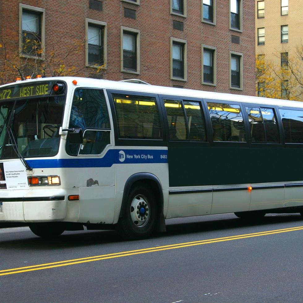Jurado otorga $72.5 millones a mujer que fue atropellada por autobús en Nueva York 