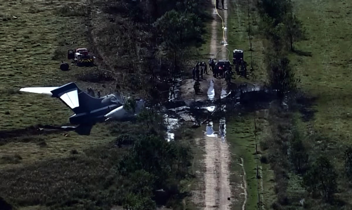 A plane crashes in Texas and 21 people on board survive