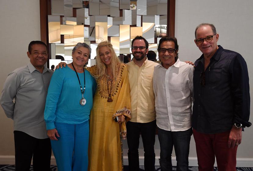 Desde la izquierda: Tommy Villariny, Josy Latorre, Wendy Oxenhorn, Joseph Petruceli, Boche Figueroa y Carli Muñoz durante el encuentro de la JFA con músicos puertorriqueños.