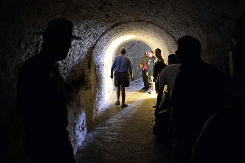 Los túneles tenían el propósito de facilitar la comunicación y el transporte de armas, tropas y suministros de manera rápida y efectiva, pero hacían difícil el acceso de enemigos.