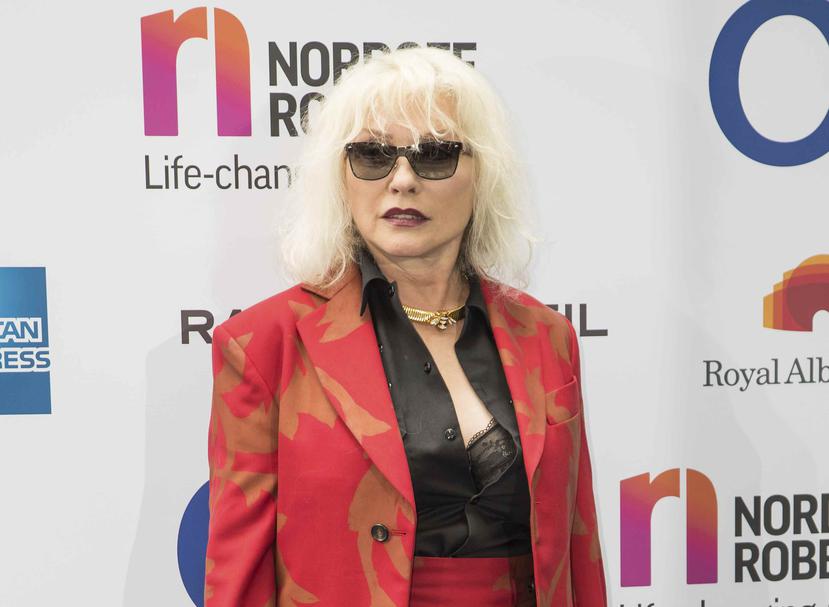 La cantante Debbie Harry del grupo Blondie llega a la ceremonia de los premios Silver Clef (2017) en Londres. (EFE)