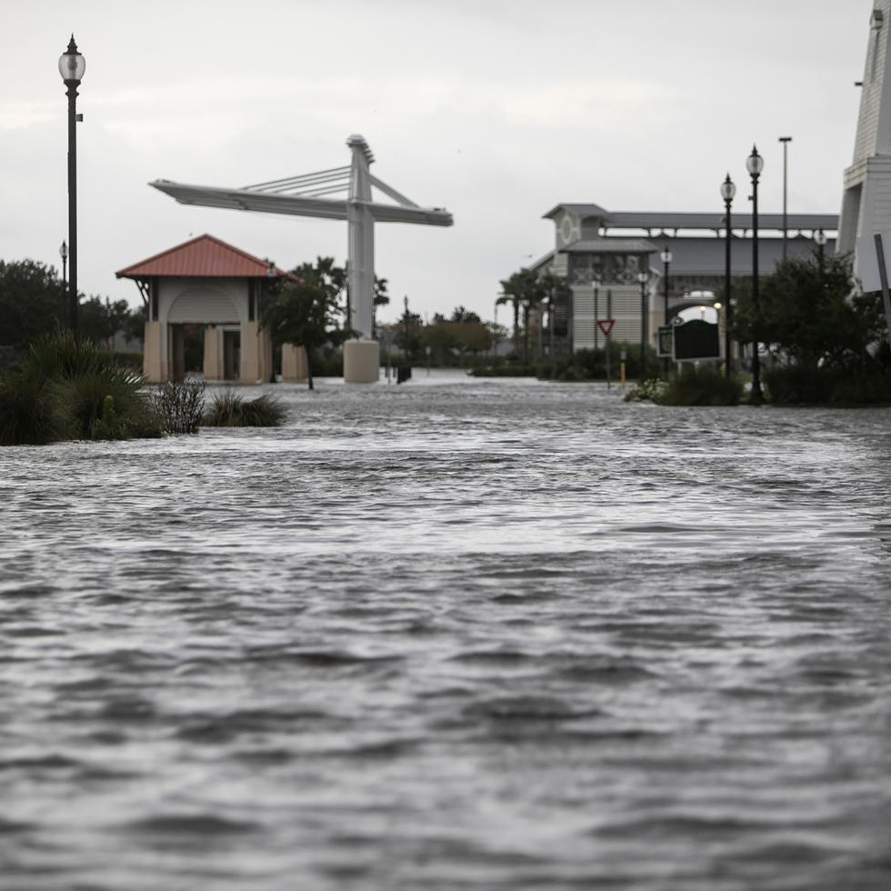 Los efectos del huracán Ida comenzaron a sentirse temprano en la mañana del domingo en Gulfport, la segunda ciudad más grande de Misisipi.