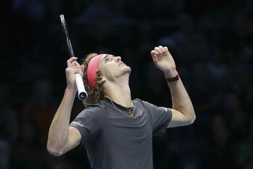 El alemán Alexander Zverev celebra tras vencer a Roger Federer. (AP)