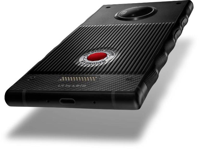 En la foto, el Red Hydrogen One, catalogado como el primer teléfono holográfico, está disponible en la tienda web de AT&T. (Suministrada)