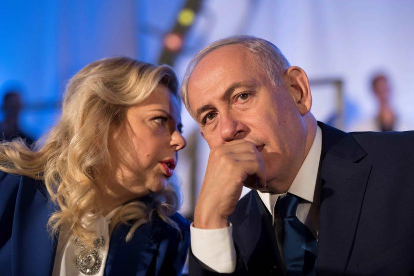 El primer ministro israelí, Benjamin Netanyahu (d), junto a su esposa, Sara Netanyahu, en la ceremonia del 50ª aniversario de la liberación y unificación de Jerusalén. (archivo / EFE)