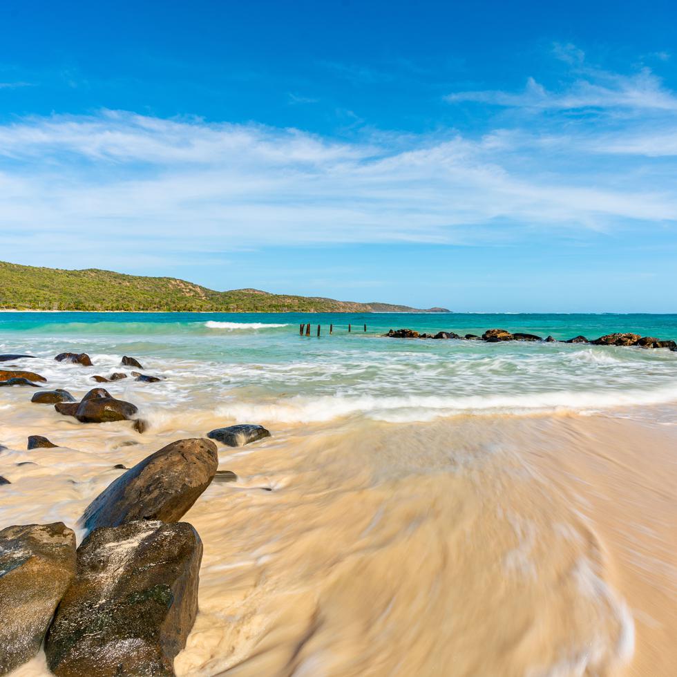 La belleza de las playas de Puerto Rico se extiende hasta las islas municipio de Vieques y Culebra. En la foto, Playa Flamenco en Culebra.