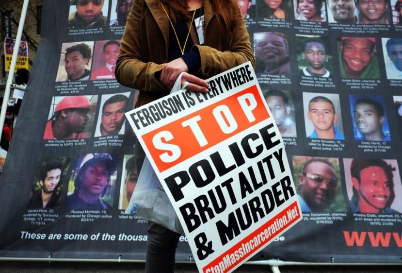 La muerte de Brown provocó protestas, en ocasiones violentas, y desencadenó un movimiento nacional bajo el lema "Las vidas de los negros importan". (AFP)