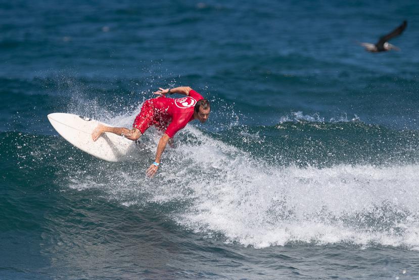 La competencia otorgará 14 cupos para los Juegos Olímpicos de París 2024. En la foto, el surfer boricua Brian Toth en una competencia local.