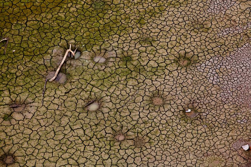 Los pronósticos apuntan a  un Caribe más caliente y seco debido al cambio climático. En la foto, una vista aérea de la represa Carraízo, en Trujillo Alto, en tiempos de sequía en 2015.