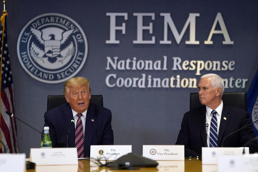 Donald Trump, junto al vicepresidente Mike Pence, da una actualización sobre el paso del huracán Laura al sur de Estados Unidos.