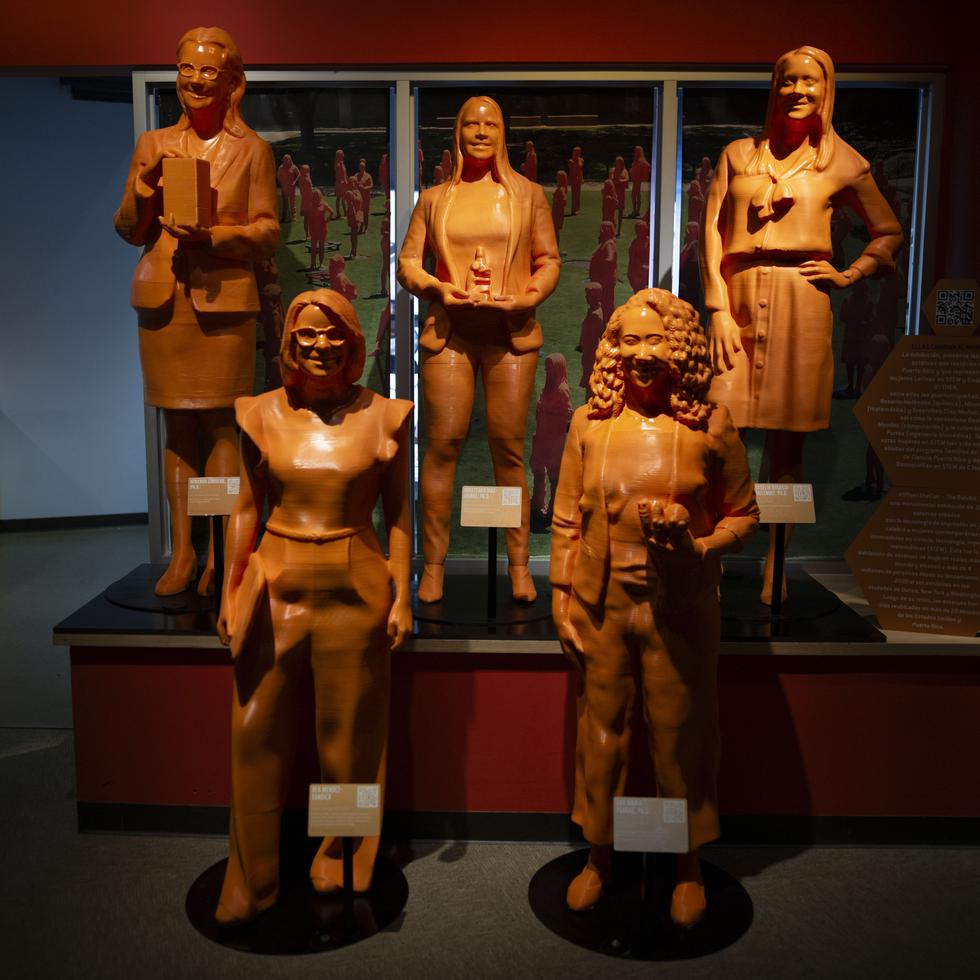 Las estatuas en el C3Tec, en Caguas, reconocen a las puertorriqueñas Greetchen Díaz Muñoz, Minerva Cordero Braña y Roselin Rosario Meléndez, la venezolana Bea Méndez Gandica y la colombiana Ana María Porras Corredor.