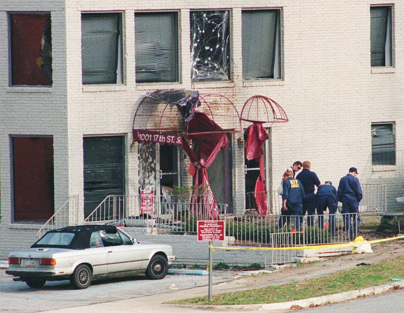 FBI agents search the area around the New Woman All Women Health Care clinic in Birmingham, Alabama, on January 29, 1998, after an explosive device went off.