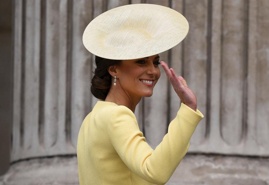 Kate, duquesa de Cambridge, lució regia con un conjunto amarillo.