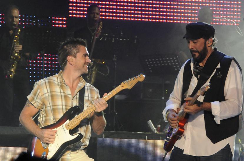 Juan Luis Guerra y Juanes en una foto de archivo de 2010. (AP Photo/Manuel Diaz)