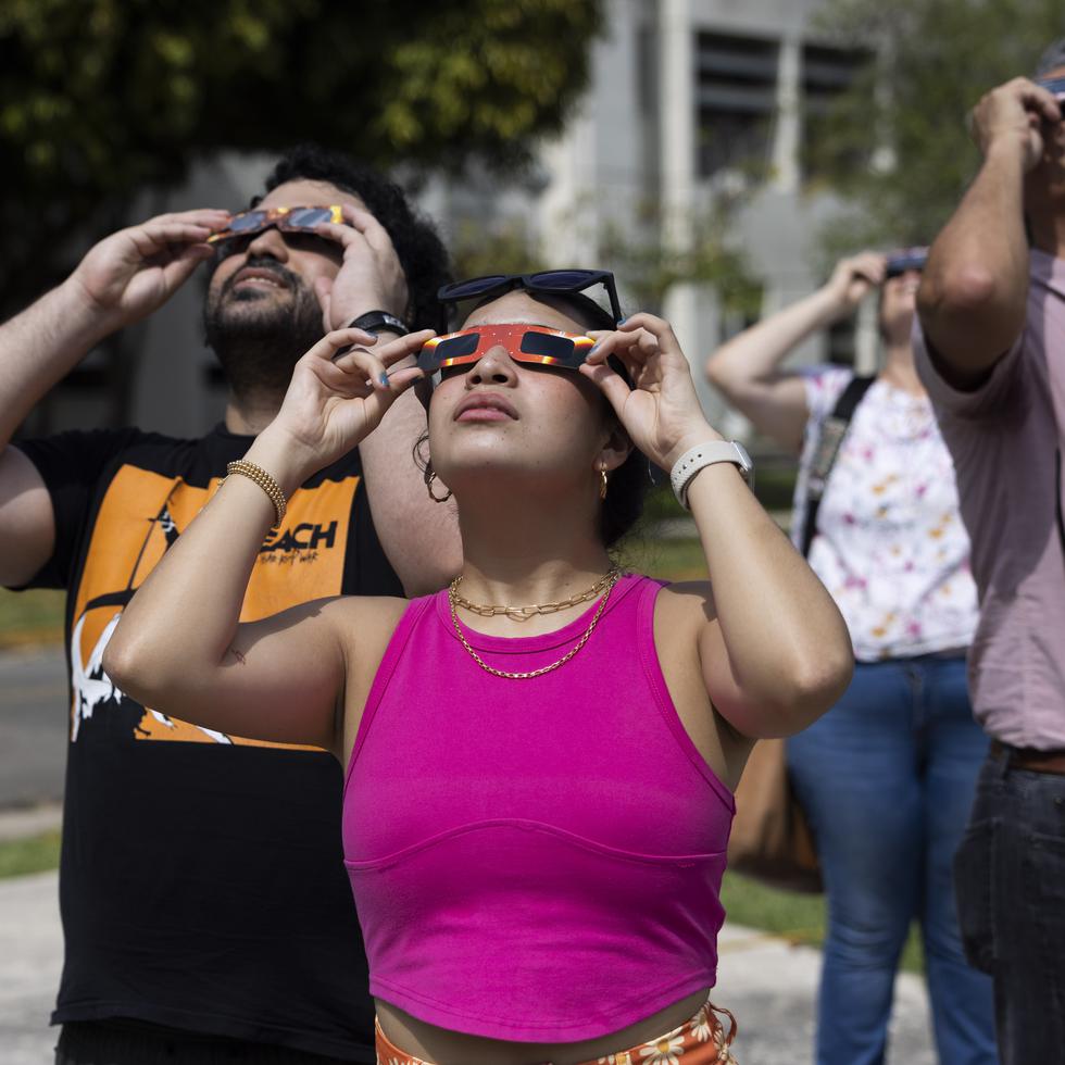 Decenas de personas observaron el eclipse solar durante una actividad del Círculo Astrofísico de Puerto Rico.