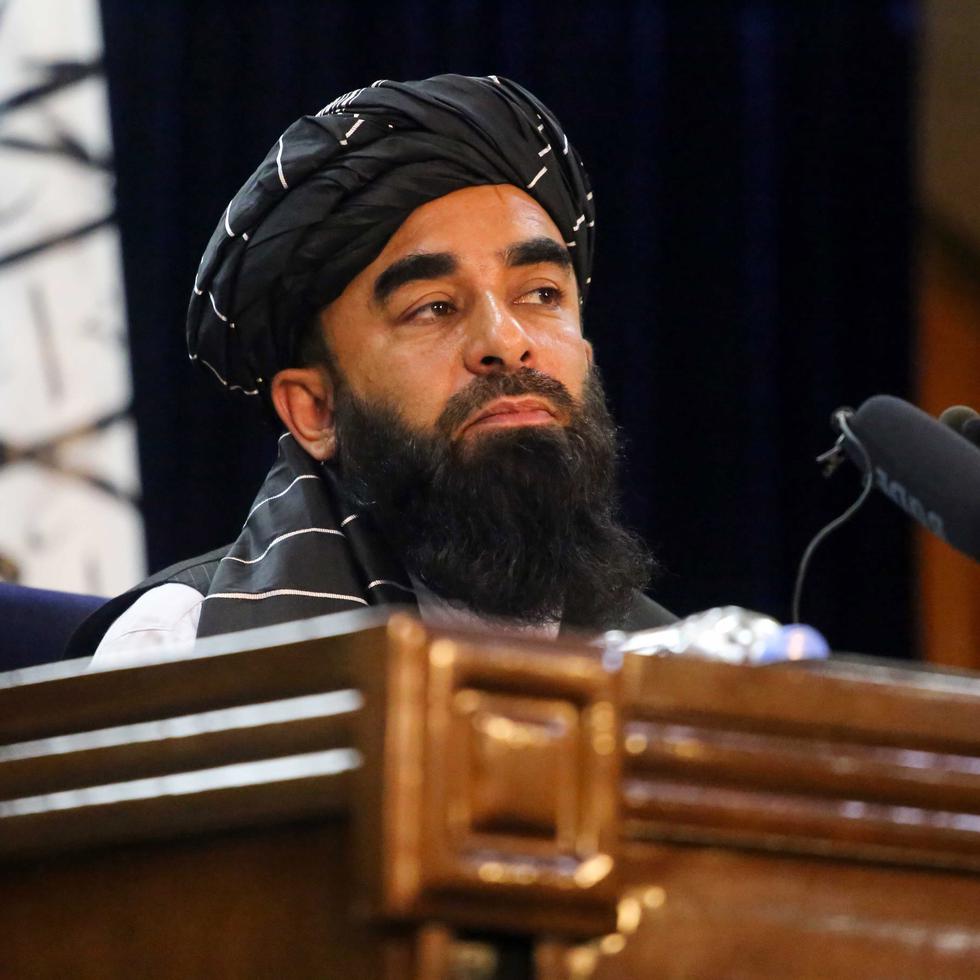 El viceministro de comunicaciones del Gobierno islamista y principal portavoz de los talibanes, Zabihullah Mujahid, en la presentación de los nuevos miembros del Gobierno afgano.