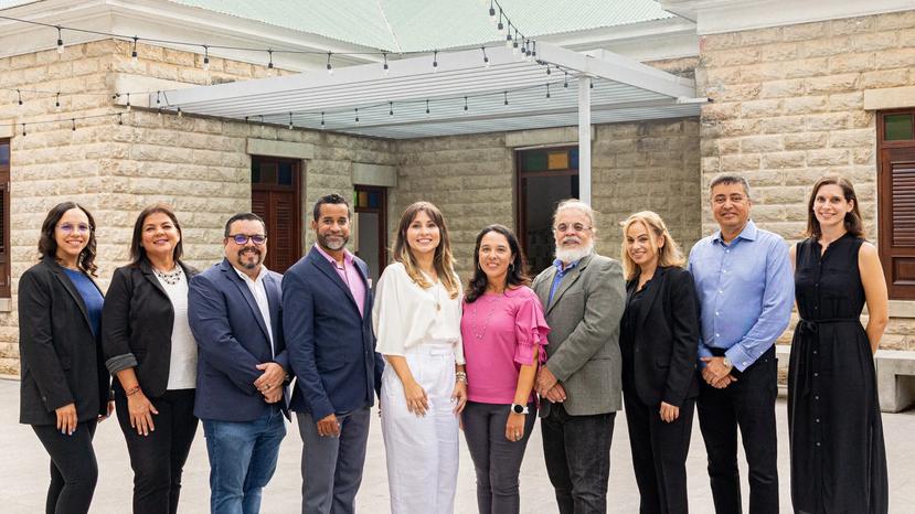 Miembros de la junta del Colegio de Arquitectos y Arquitectos Paisajistas de Puerto Rico (CAAPPR). En el centro la nueva presidenta.