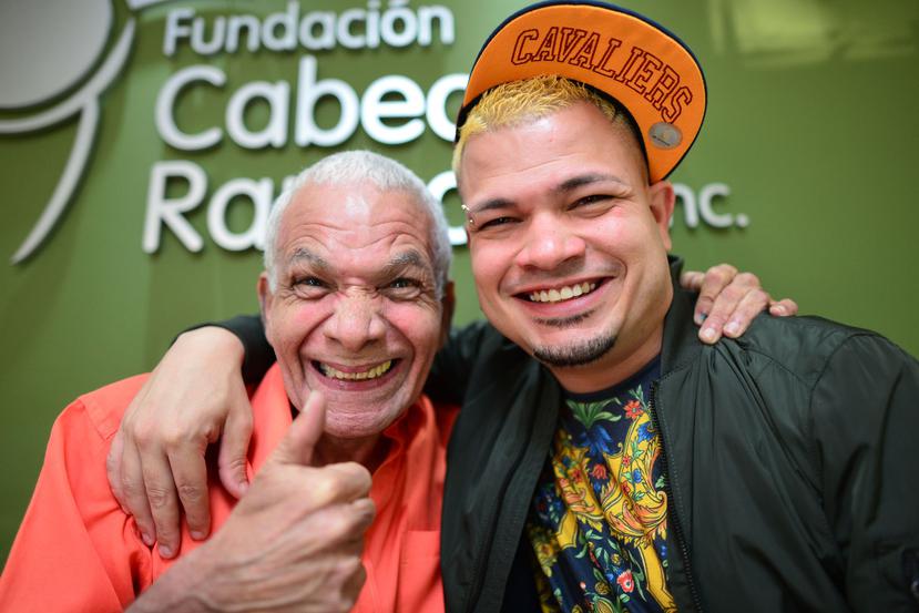 Muñoz, aquí junto a su hijo y reconocido artista urbano Jowell, estaba hospitalizado en Hospital El Maestro.