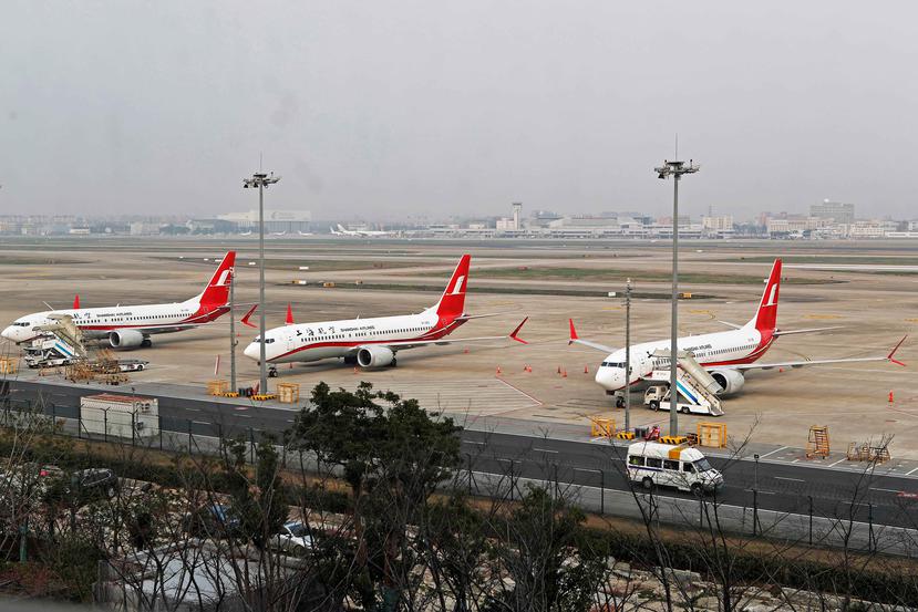 Vista de tres aviones de pasajeros modelo Boeing 737 Max 8 en el aeropuerto de Shangai, China. (EFE)
