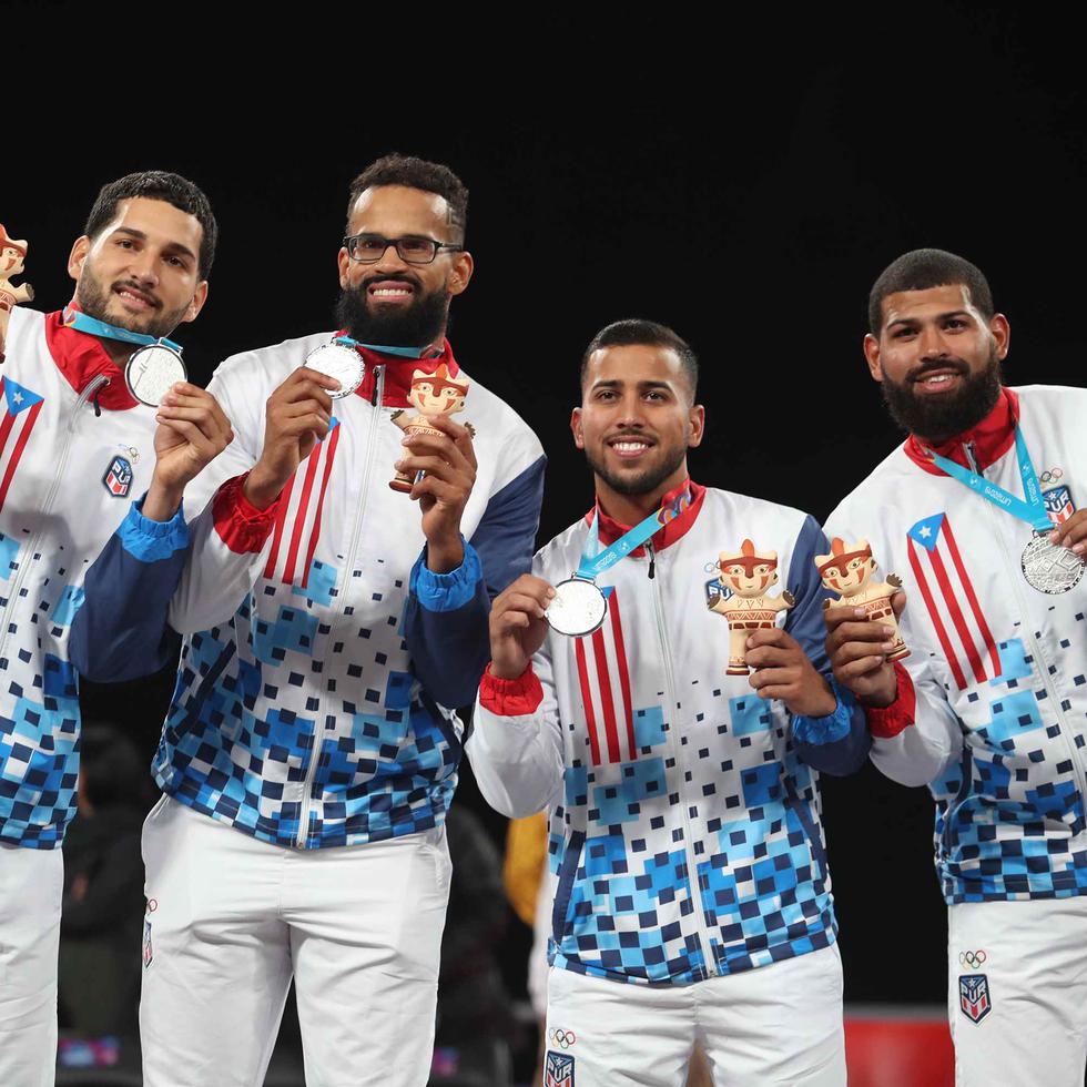 Josué Erazo, Gilberto Clavell, Tjader Fernández y Ángel Matías celebrando hace cinco años su medalla de plata conquistada en los Juegos Panamericanos de Lima 2019.