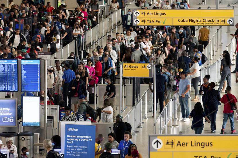 Cerca de 1,200 vuelos en Estados Unidos fueron cancelados el jueves, lo que supone el 4.6% de todos los vuelos programados.
