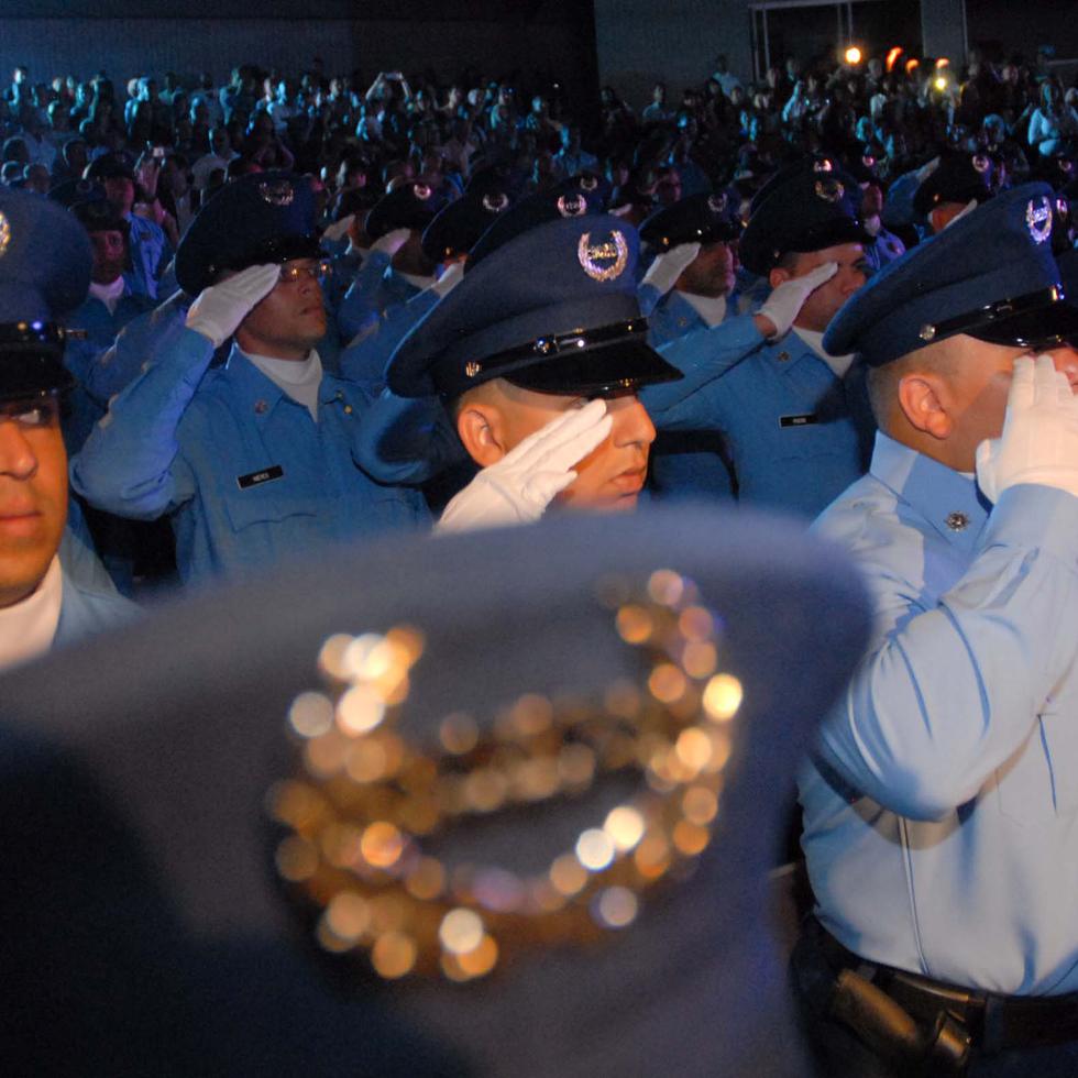 El miércoles, se graduaron 122 cadetes, aunque la Uniformada urge de 5,600 oficiales adicionales para tener una cantidad óptima, según indicó, días atrás, el comisionado de la Policía, coronel Antonio López Figueroa.