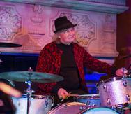 Alan White durante su presentación en el concierto Jonathan Cain and Friends en el Rose Bar el 8 de abril de 2017 en Nueva York. White fue, por años, fue el baterista de la banda pionera de rock progresivo Yes y también tocó en proyectos con John Lennon y George Harrison.