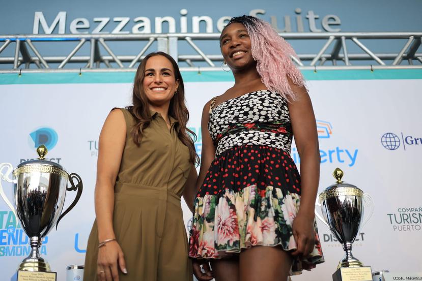 Mónica Puig (izquierda) y Venus Williams (derecha) posaron para los medios de comunicación.